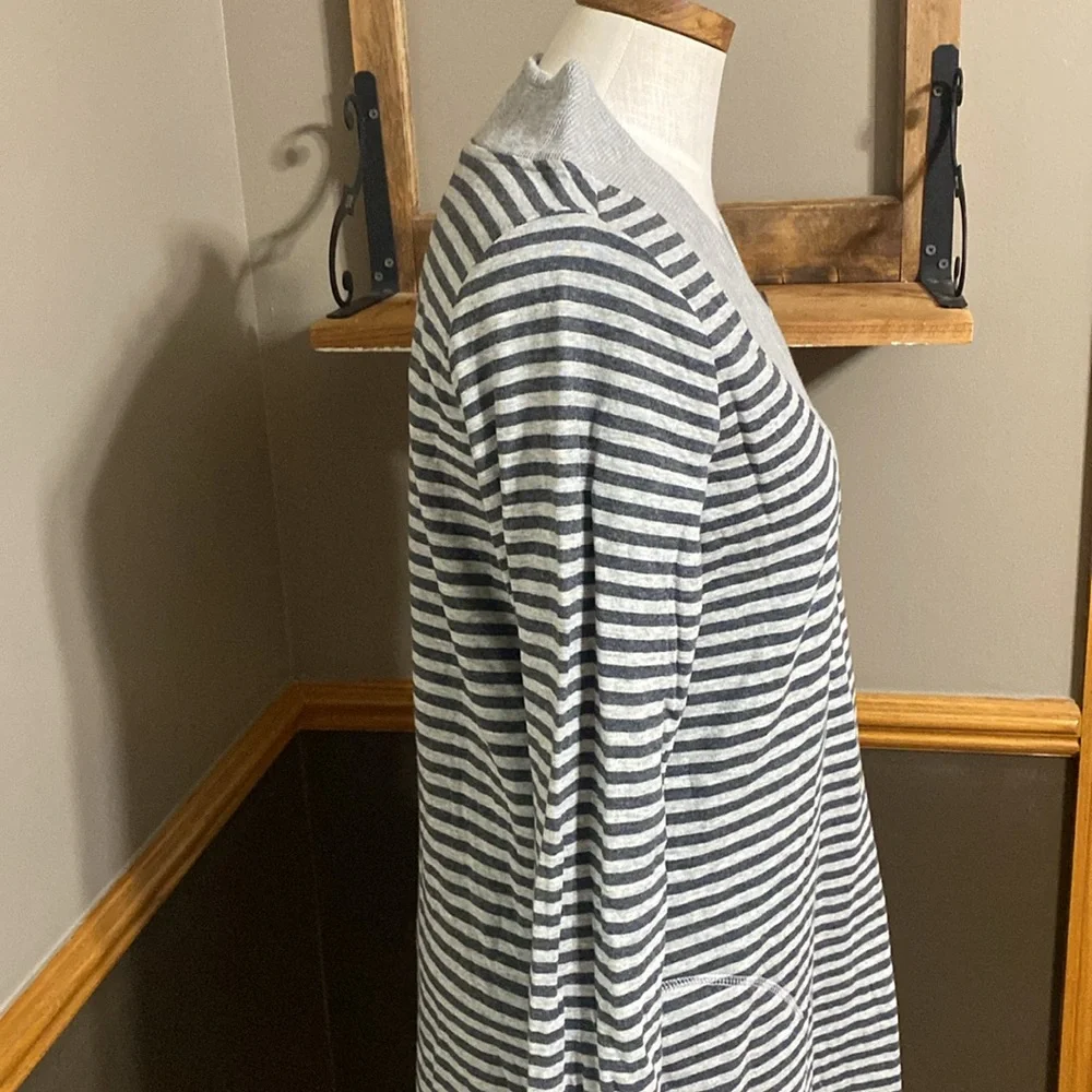 Soft surroundings gray striped v neck knit long sleeve dress size medium